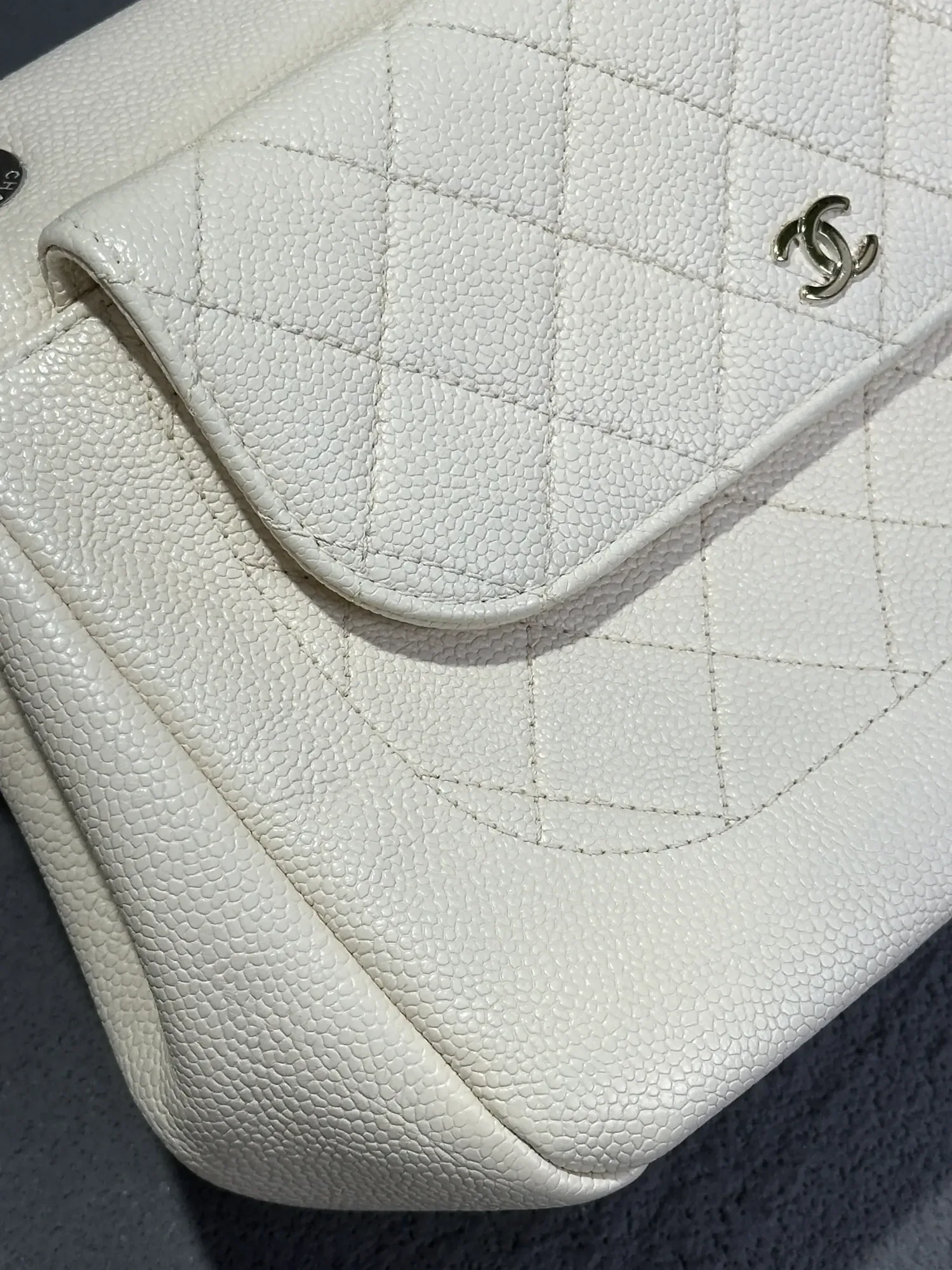 가방-샤넬-염색-크림 화이트 퀼팅 캐비어 CC 포켓 스몰 플랩백 수선 후